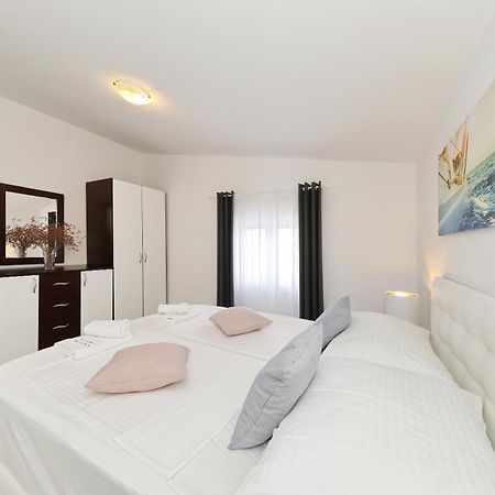 Apartments Rosini, 300M From The Beach With Shared Tavern And Bikes, นิน ภายนอก รูปภาพ