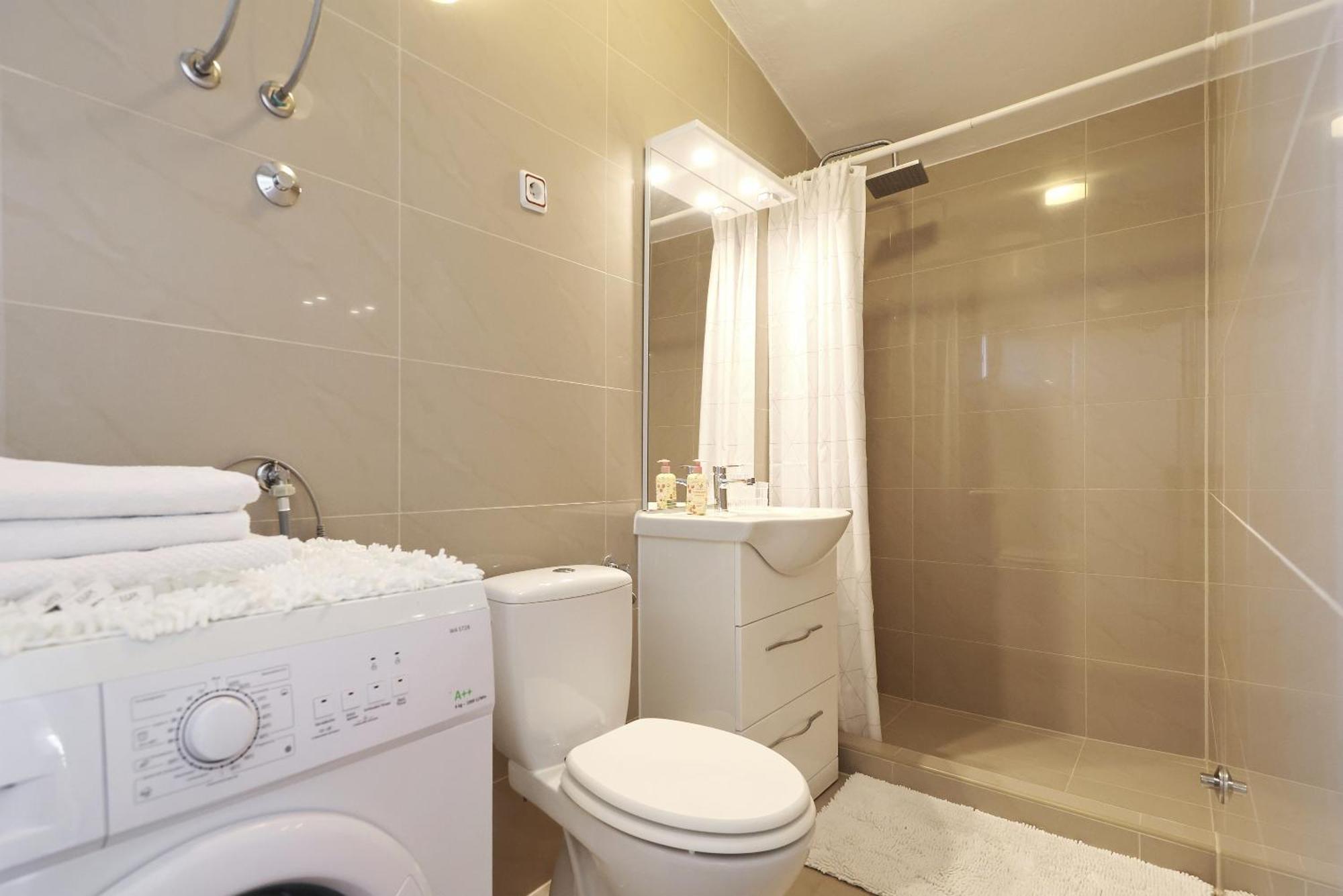 Apartments Rosini, 300M From The Beach With Shared Tavern And Bikes, นิน ภายนอก รูปภาพ