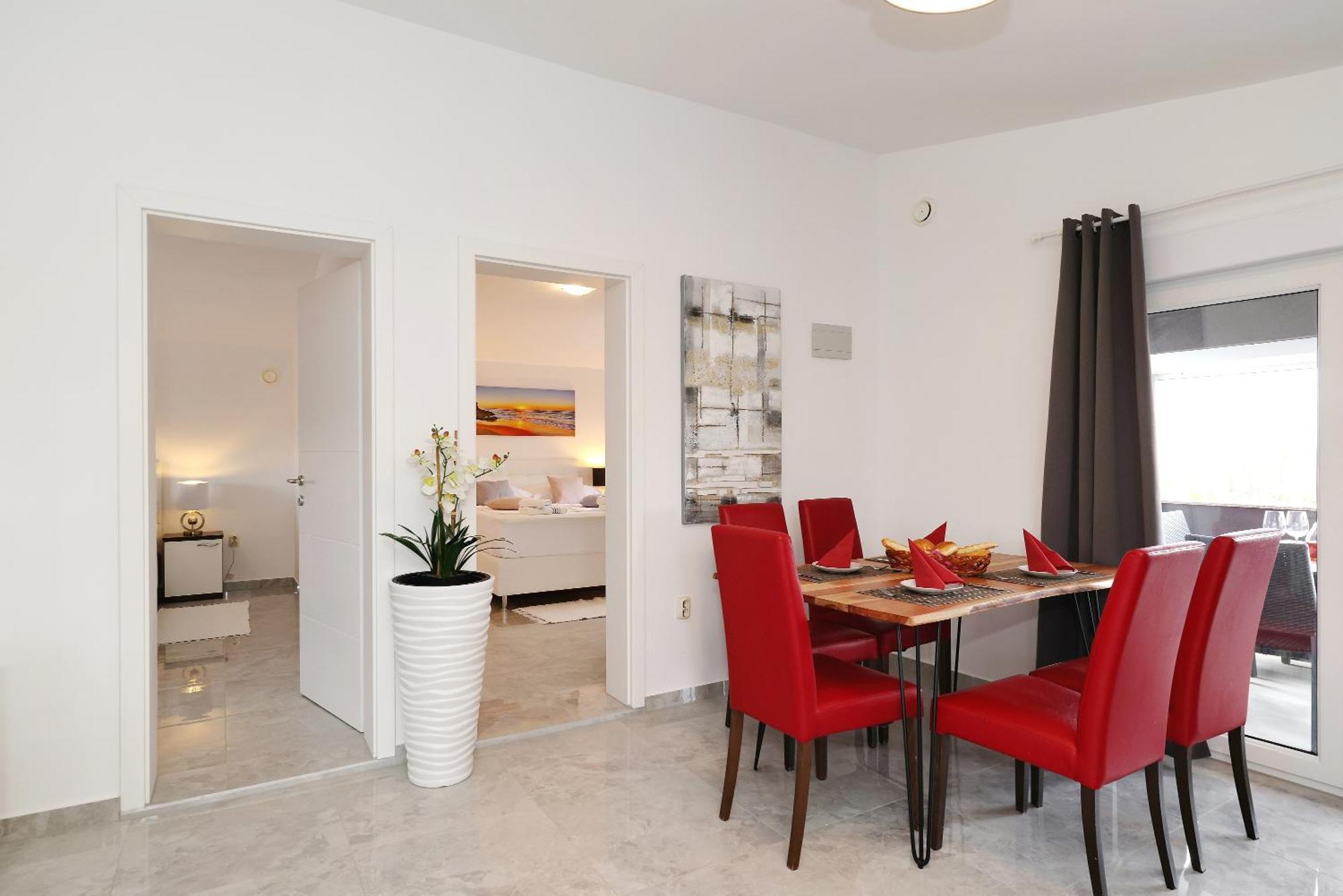 Apartments Rosini, 300M From The Beach With Shared Tavern And Bikes, นิน ภายนอก รูปภาพ