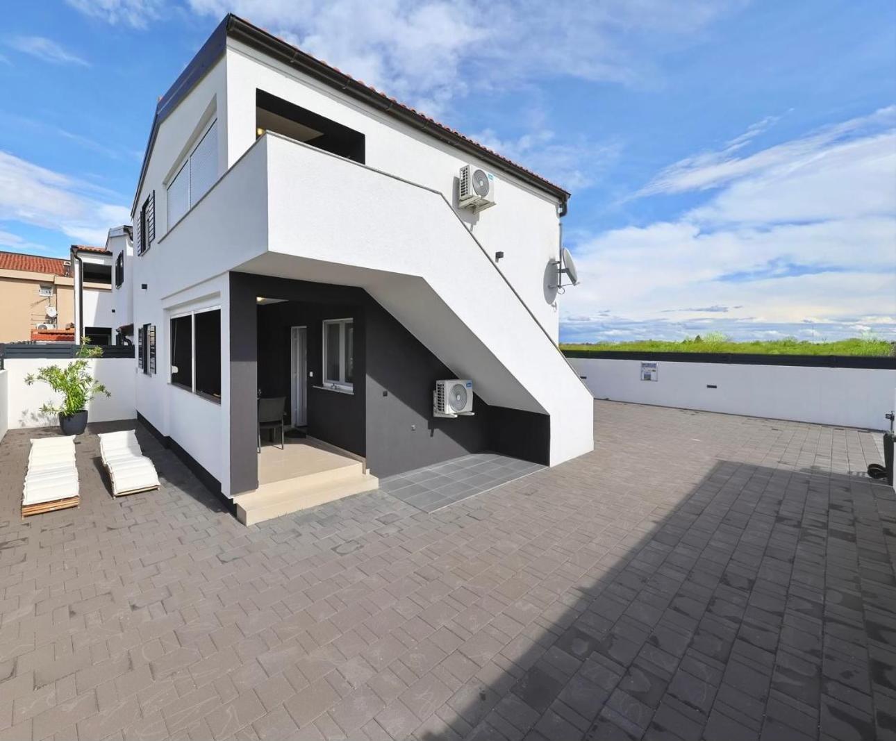 Apartments Rosini, 300M From The Beach With Shared Tavern And Bikes, นิน ภายนอก รูปภาพ