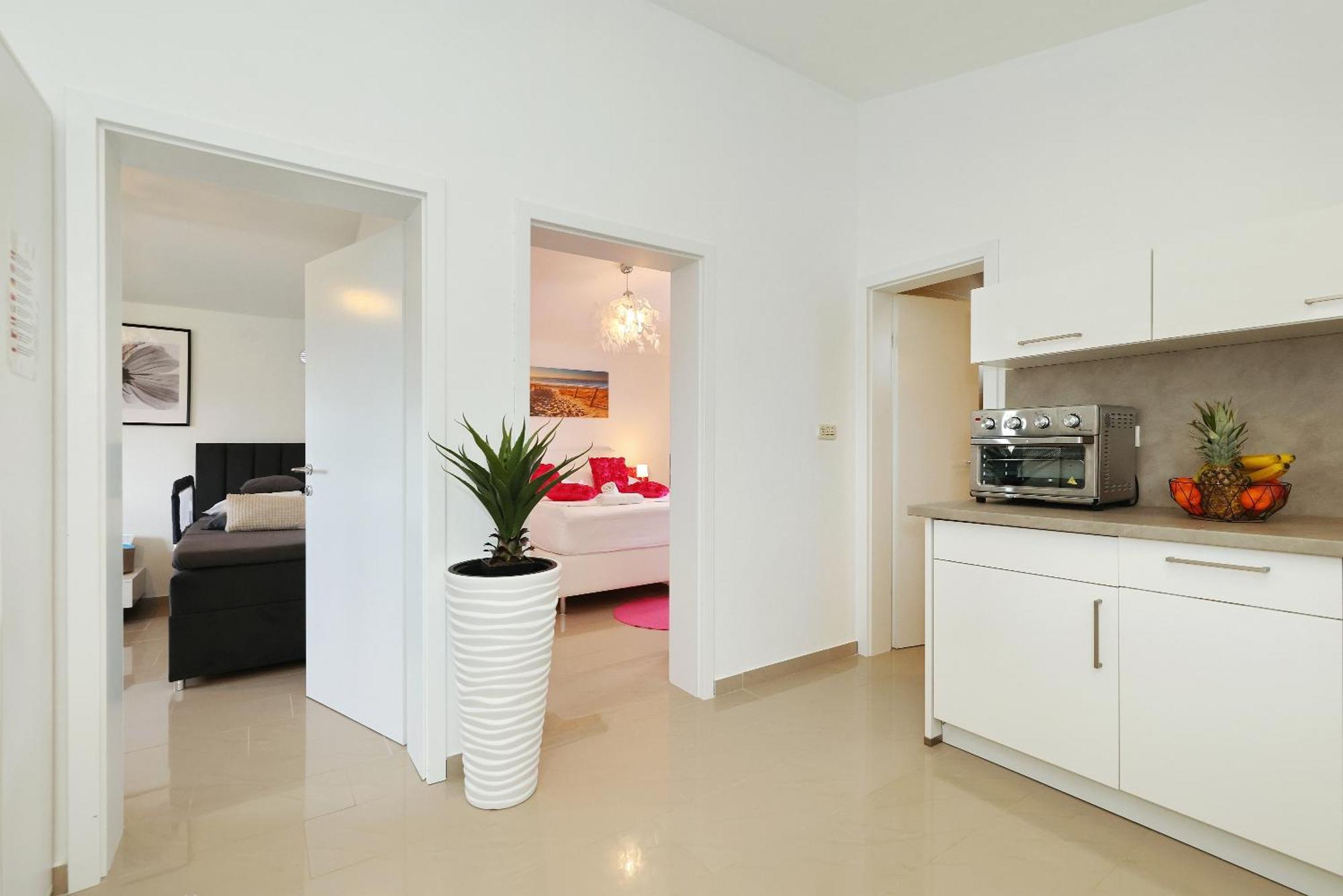 Apartments Rosini, 300M From The Beach With Shared Tavern And Bikes, นิน ภายนอก รูปภาพ