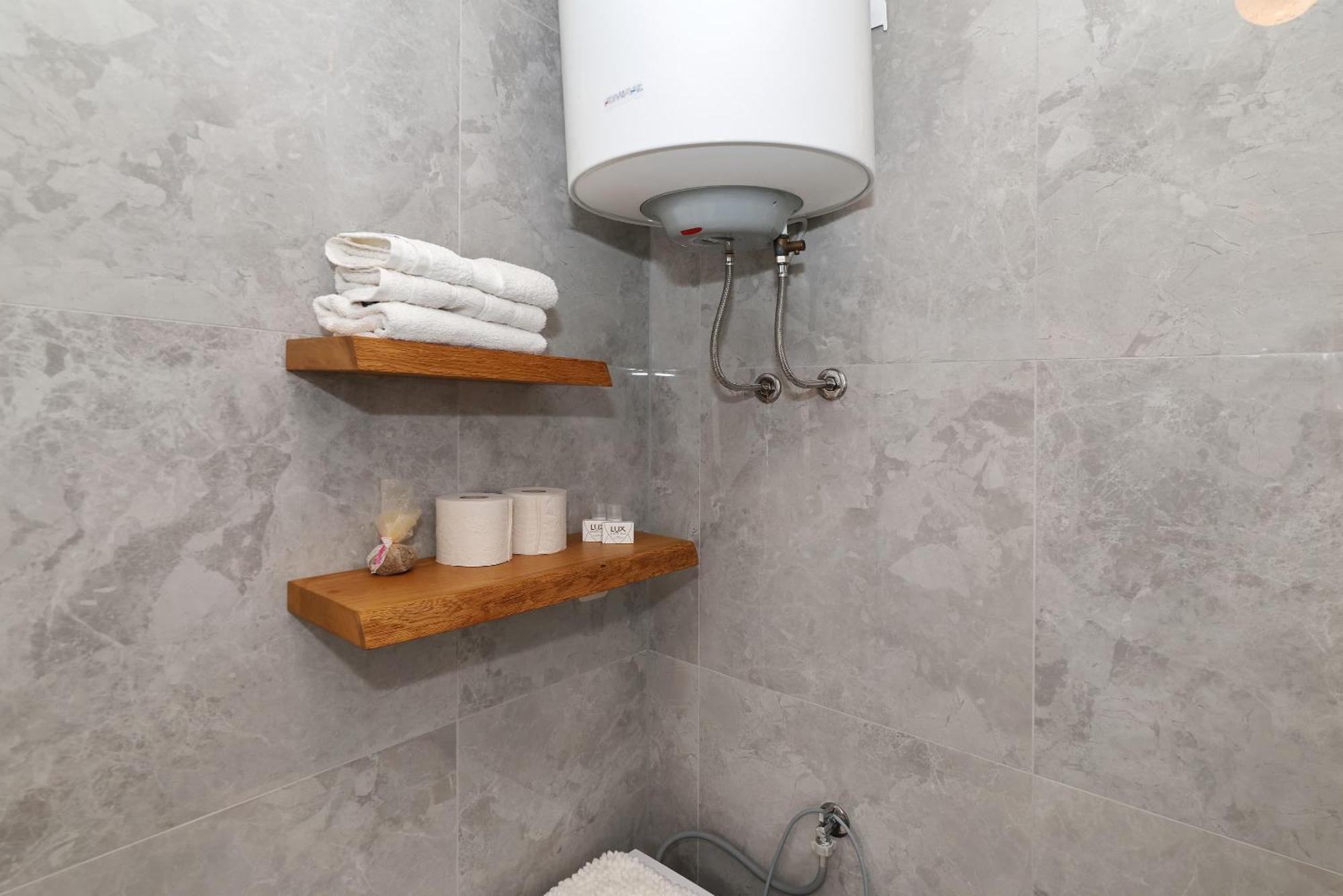 Apartments Rosini, 300M From The Beach With Shared Tavern And Bikes, นิน ภายนอก รูปภาพ