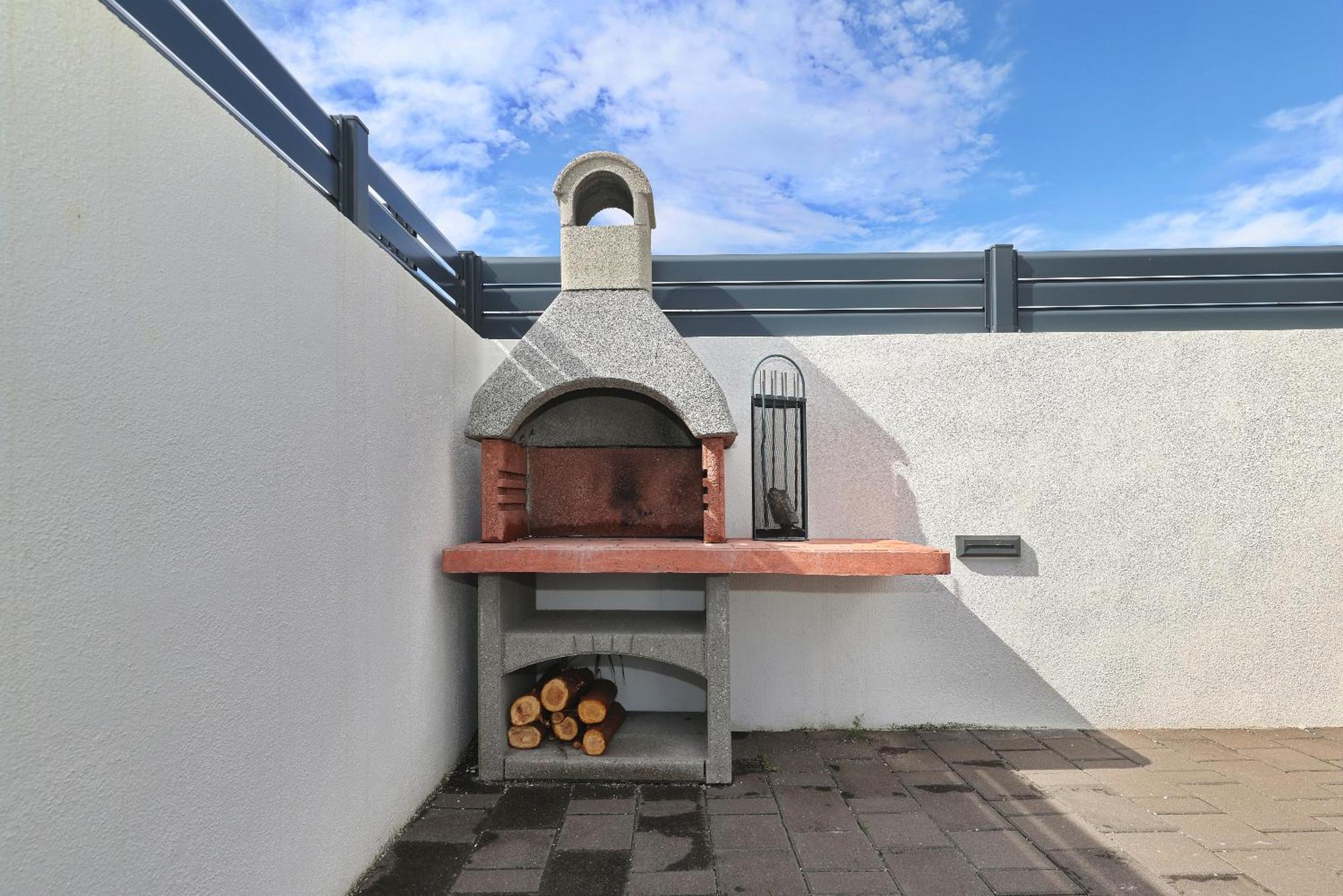 Apartments Rosini, 300M From The Beach With Shared Tavern And Bikes, นิน ภายนอก รูปภาพ