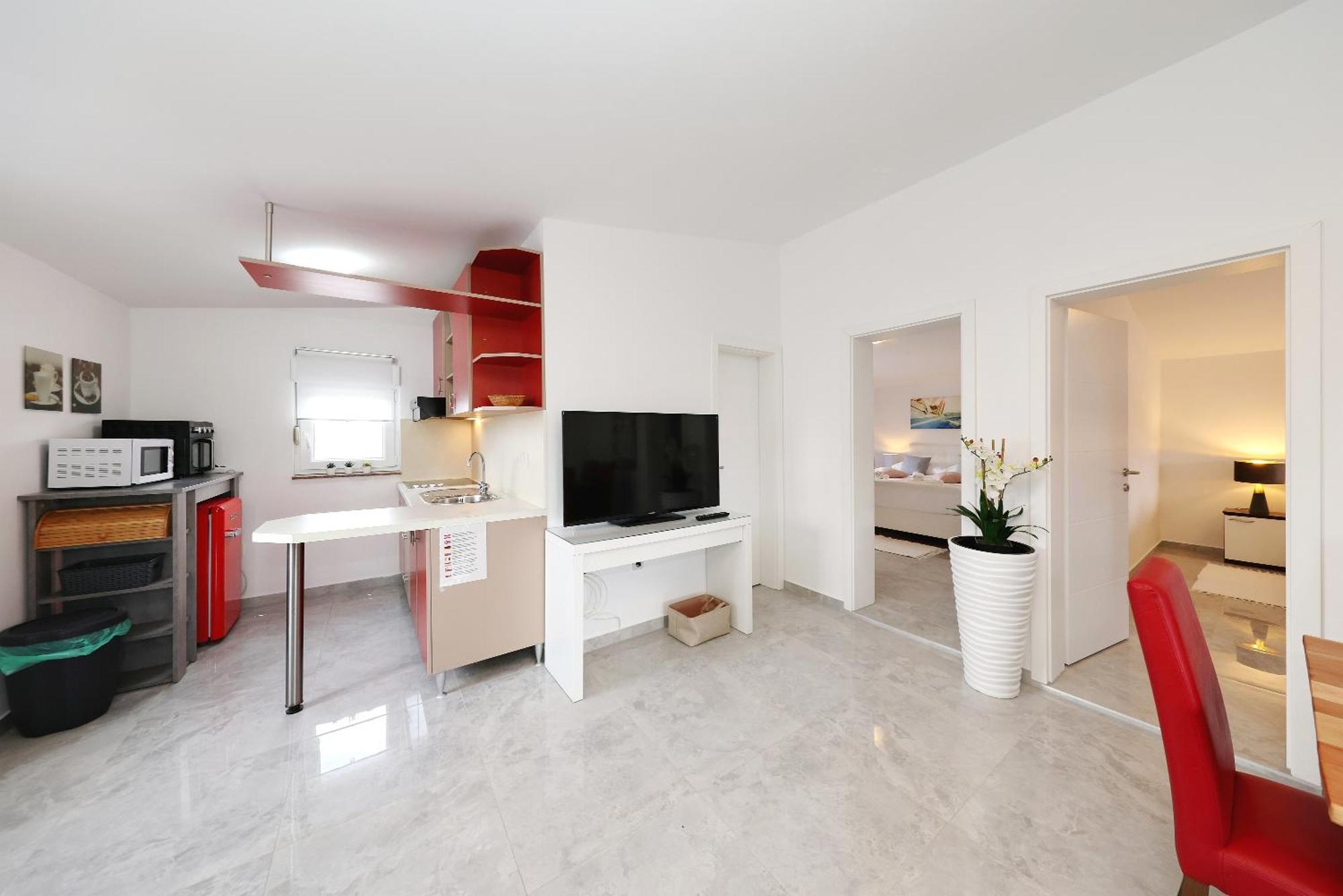 Apartments Rosini, 300M From The Beach With Shared Tavern And Bikes, นิน ภายนอก รูปภาพ