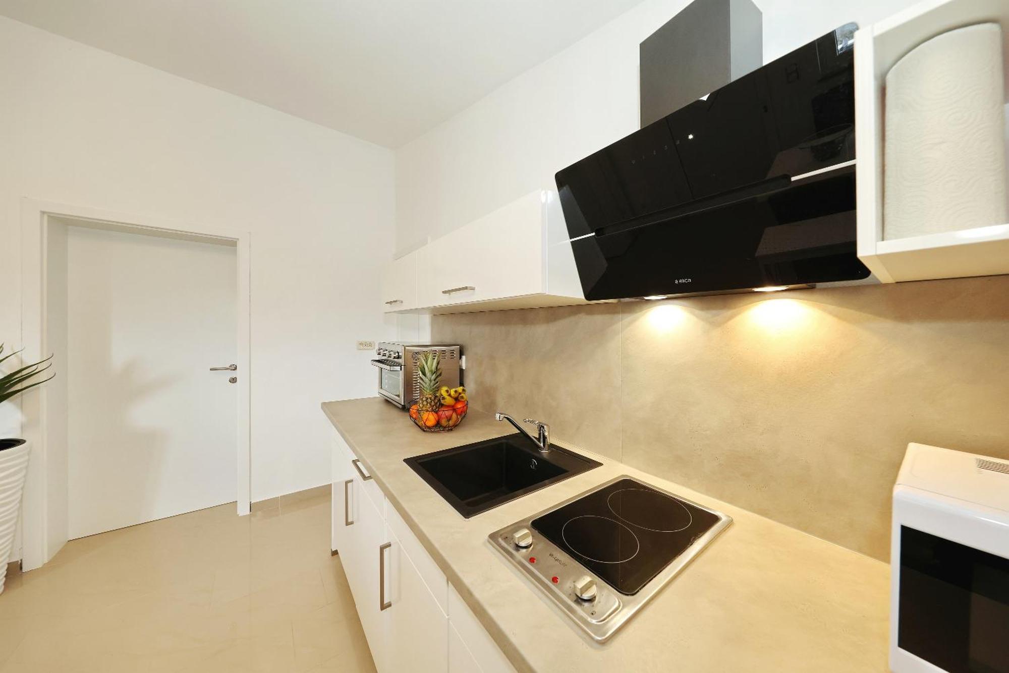 Apartments Rosini, 300M From The Beach With Shared Tavern And Bikes, นิน ภายนอก รูปภาพ