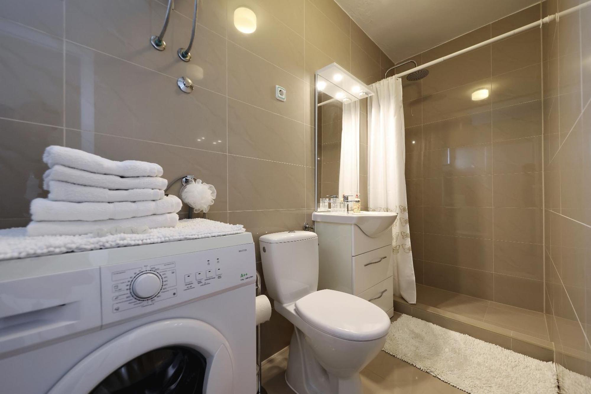 Apartments Rosini, 300M From The Beach With Shared Tavern And Bikes, นิน ภายนอก รูปภาพ