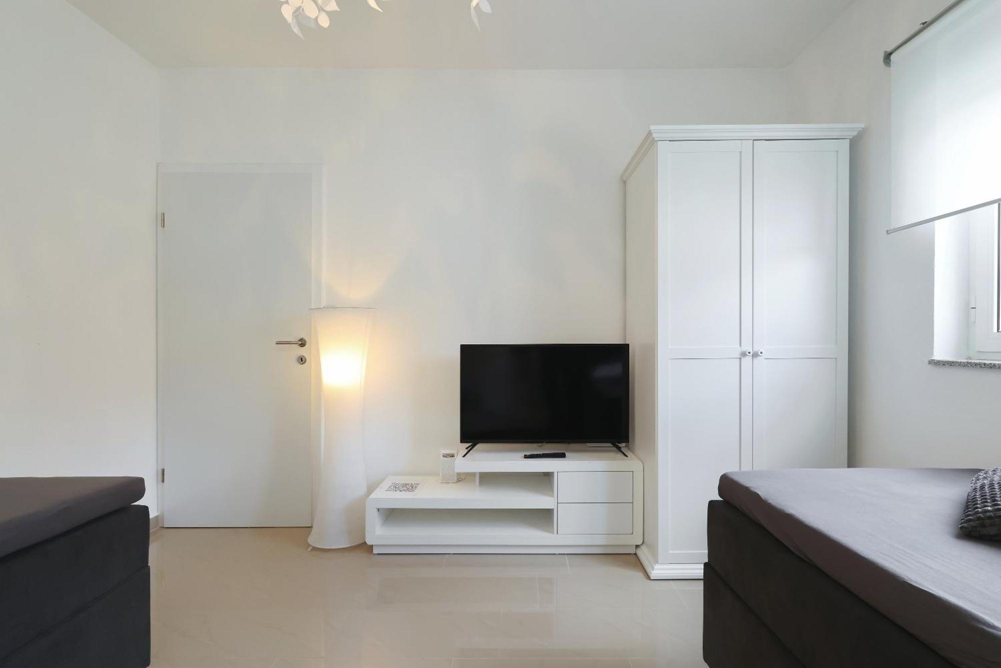 Apartments Rosini, 300M From The Beach With Shared Tavern And Bikes, นิน ภายนอก รูปภาพ