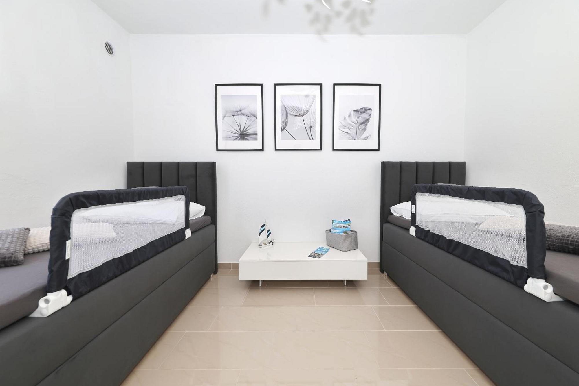 Apartments Rosini, 300M From The Beach With Shared Tavern And Bikes, นิน ภายนอก รูปภาพ