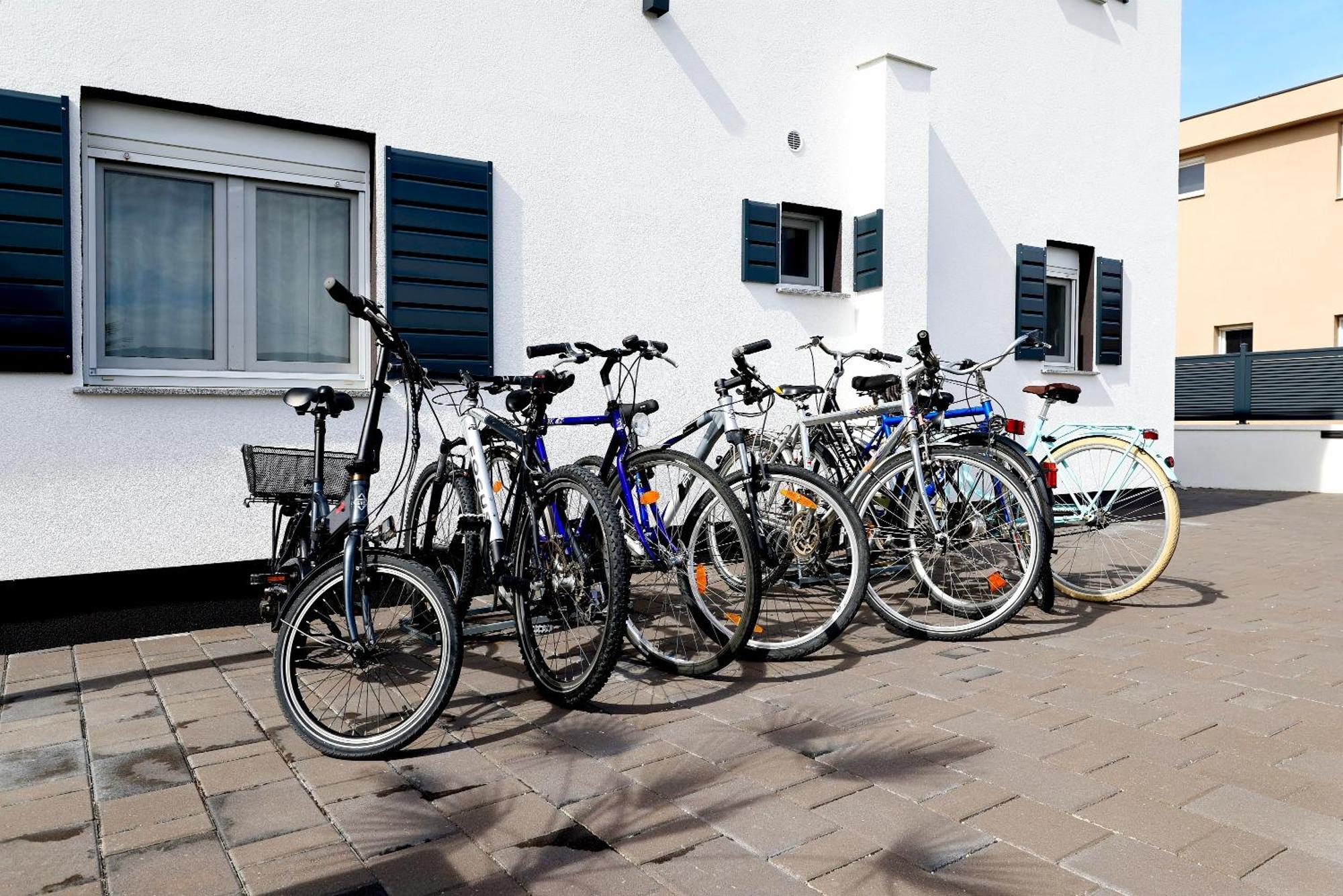 Apartments Rosini, 300M From The Beach With Shared Tavern And Bikes, นิน ภายนอก รูปภาพ